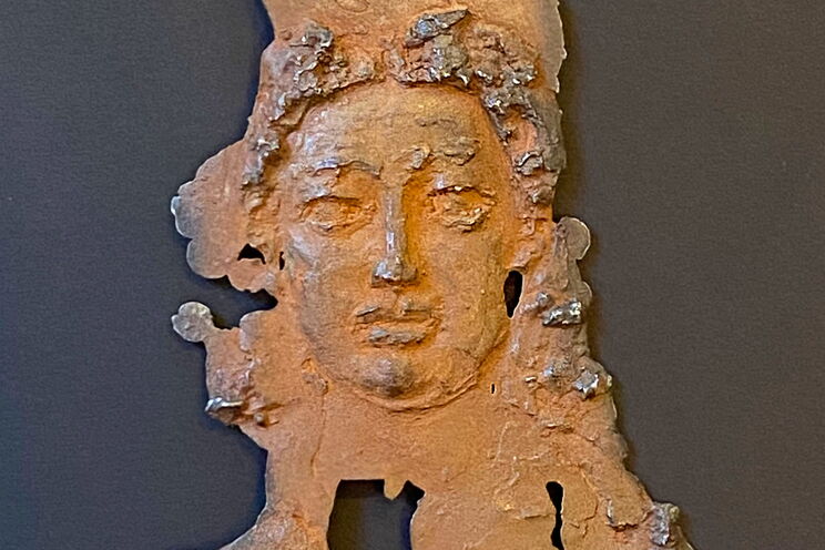 Detail der Ehrenplakette "Freifrau von Löwendal" von Anna Franziska Schwarzbach