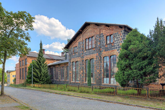 Aussenansicht des historischen Teils der Kunstgiesserei Lauchhammer