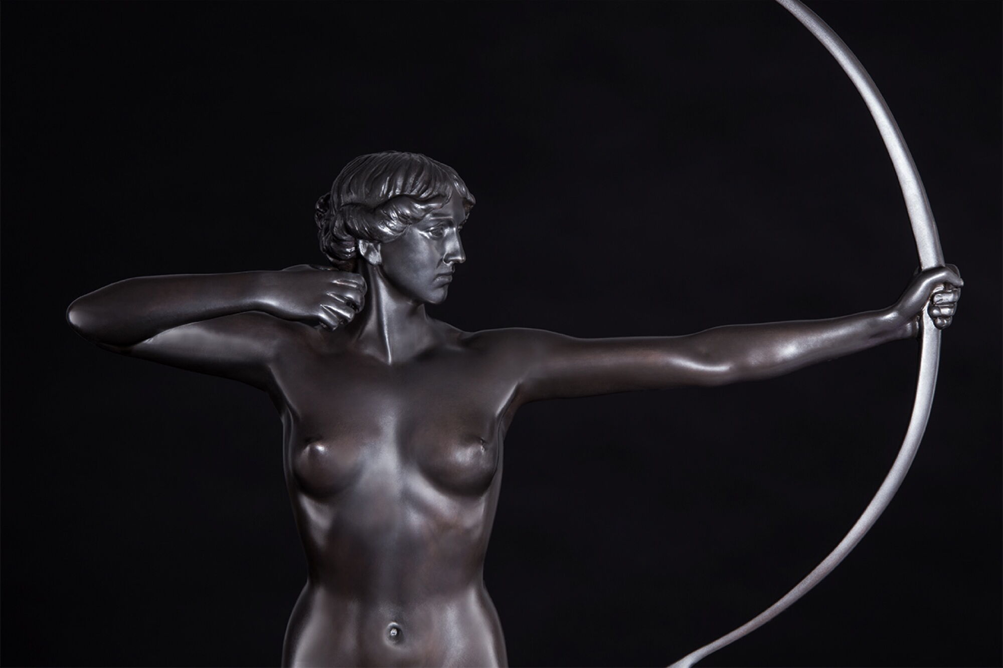 Bogenspannerin von Ferdinand Lepcke, Bronzeplastik, Detail