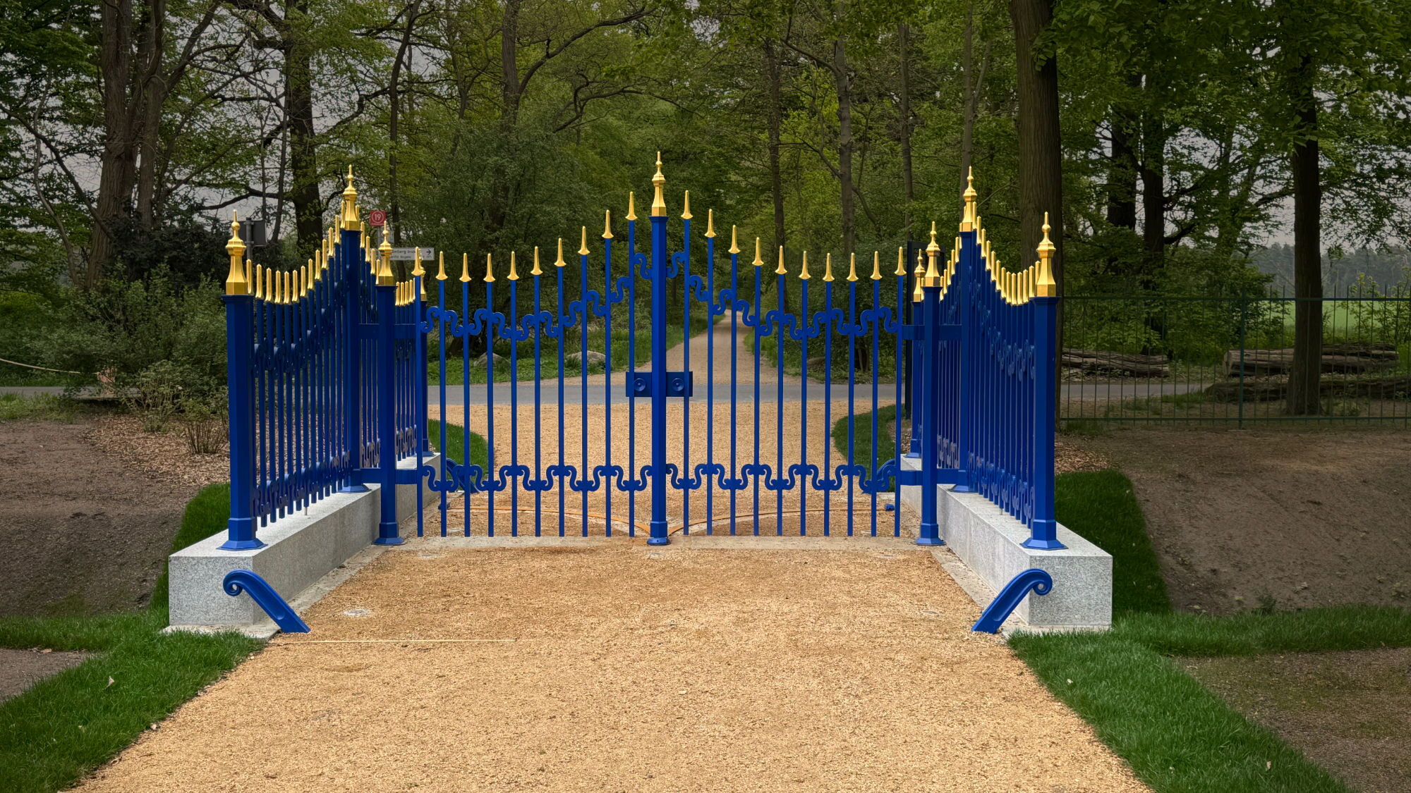Blick vom Park - Rekonstruktion der Toranlage im Schlosspark Branitz