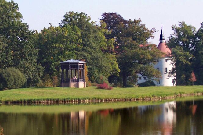 Pavilion Fürstl.ich Drehna - Lake view